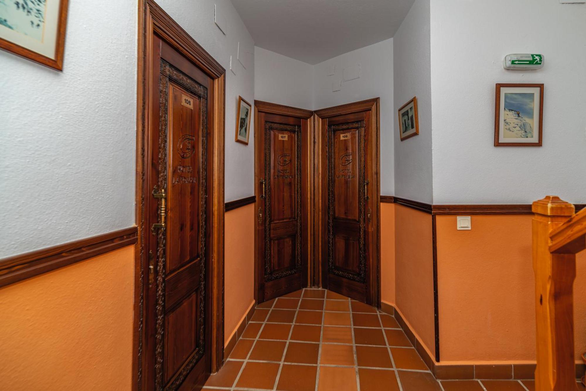 Hotel La Fragua I Тревелес Екстер'єр фото