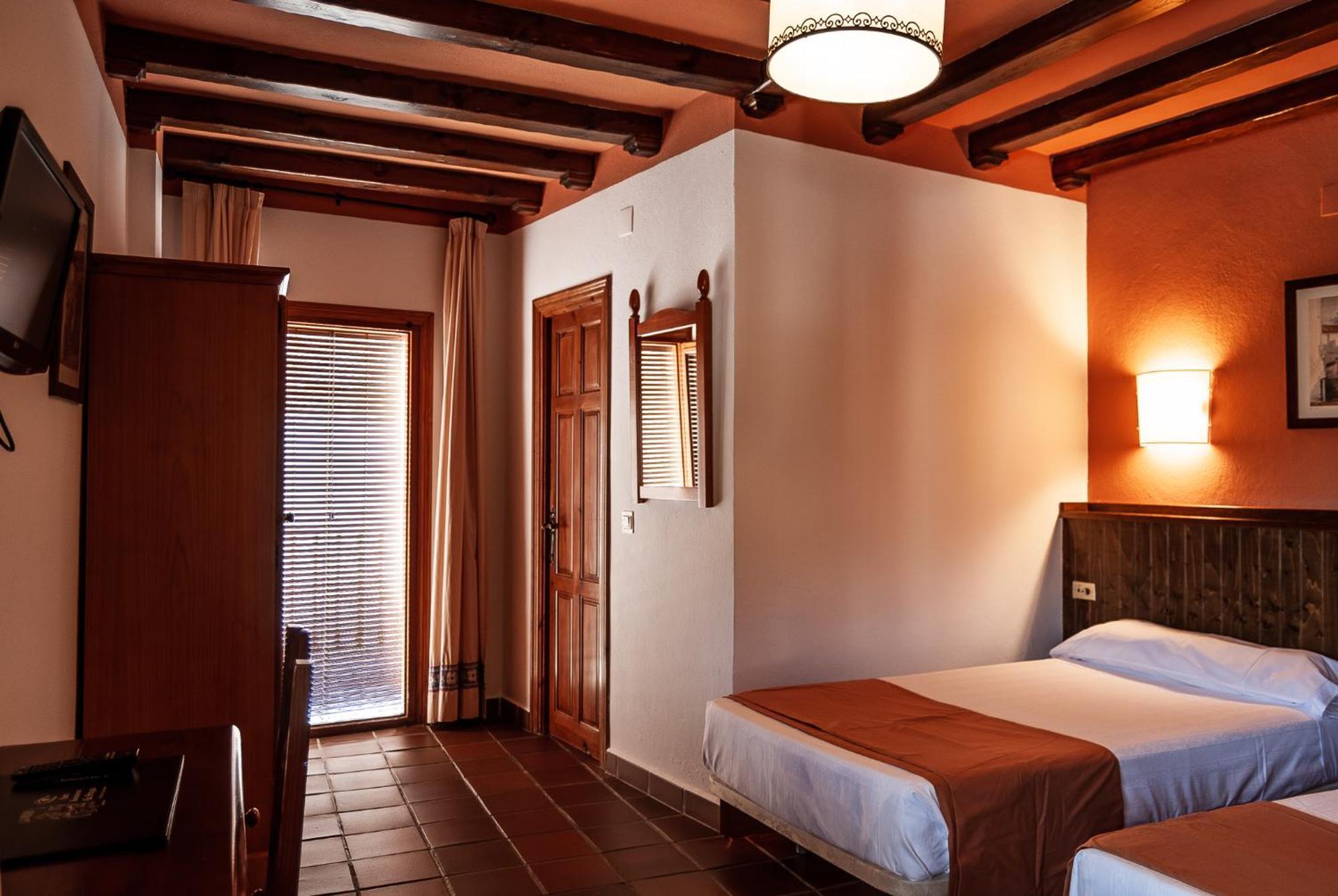 Hotel La Fragua I Тревелес Екстер'єр фото