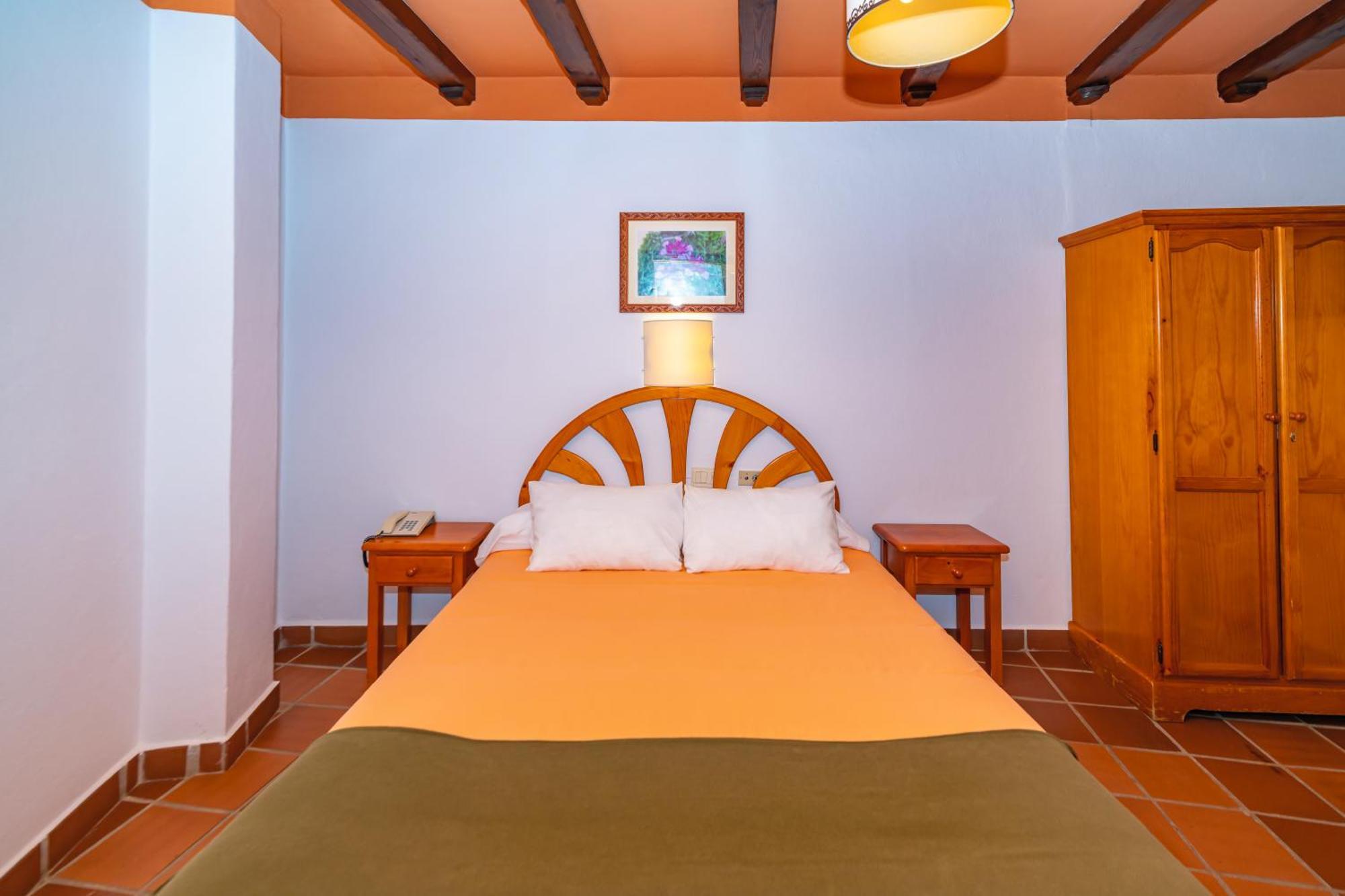 Hotel La Fragua I Тревелес Екстер'єр фото