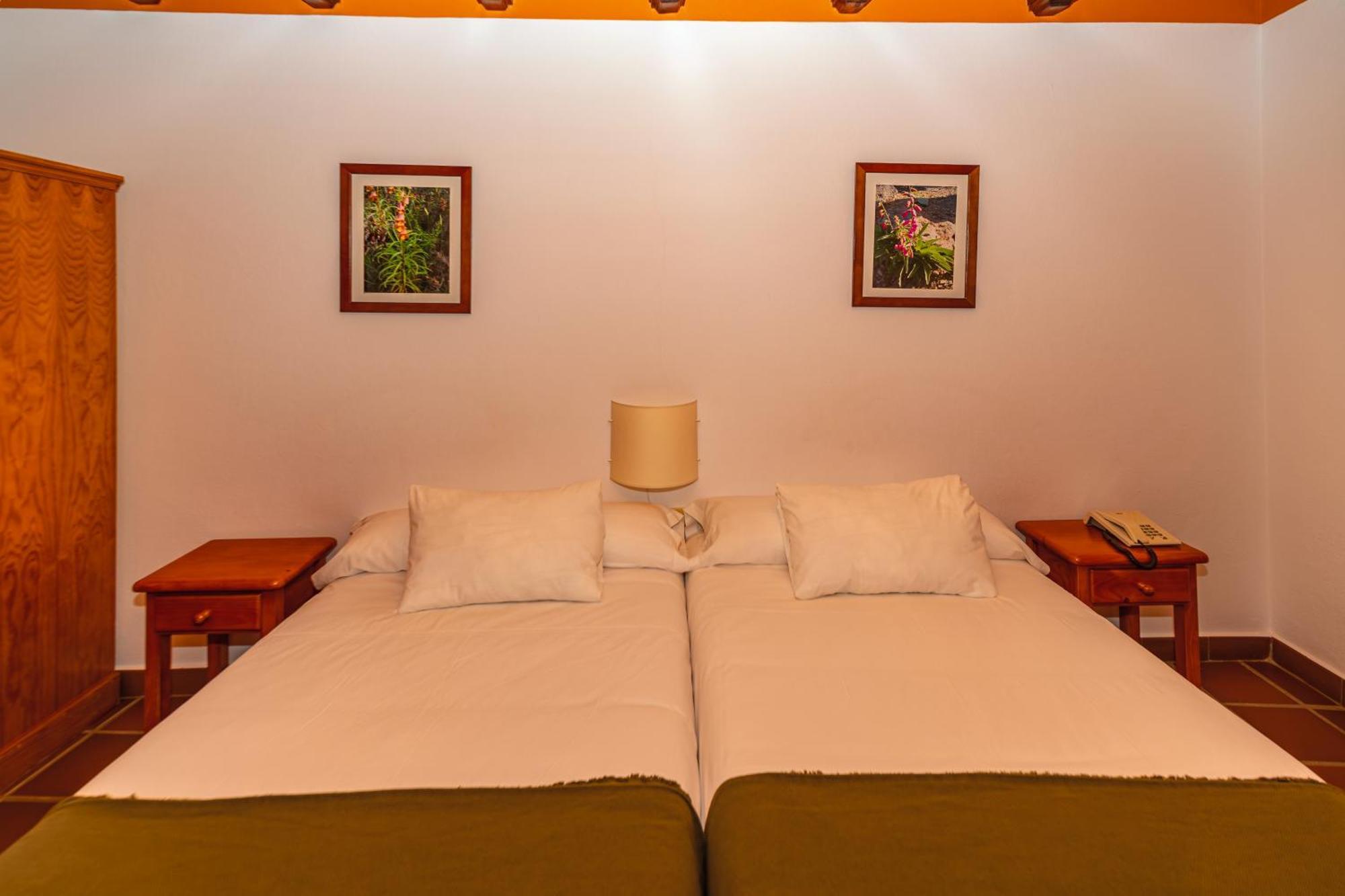 Hotel La Fragua I Тревелес Номер фото